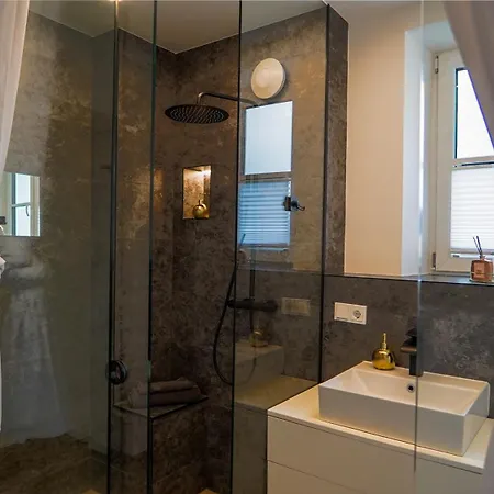24-7 B Living Apartmán *